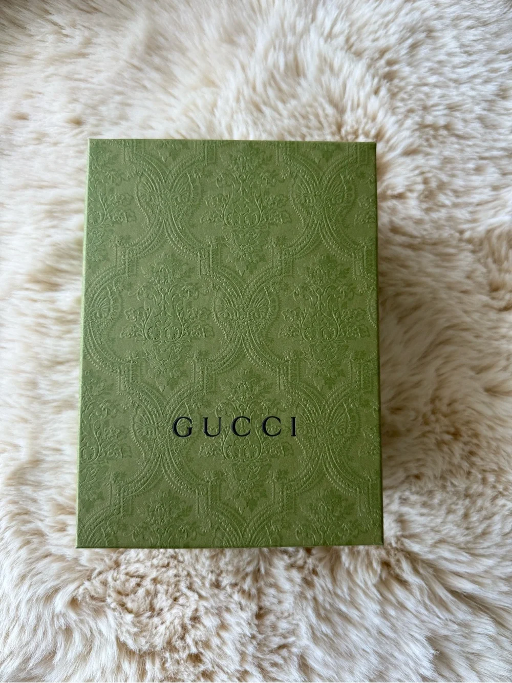 Gucci Cream Knit Kids Scarf with Gold Trim and Multicolor Sequin Stars